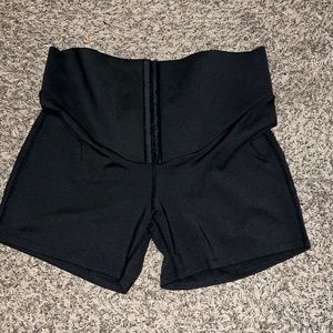 SHEIN CURVE SHAPE WEAR SHORTS